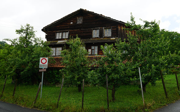 La maison d’habitation médiévale de Steinen datant de 1305 est une simple construction en madriers