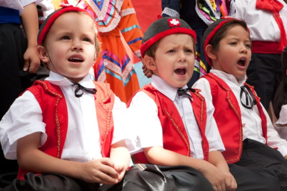 Elèves de l’école suisse de Cuernavaca pendant les célébrations des 20 ans de l’école