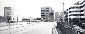 Roger Diener: Bürohaus Hochstrasse Basel 1985-1988, Blick in die Hochstrasse. Fotografie: Lili Kehl, Diener&Diener