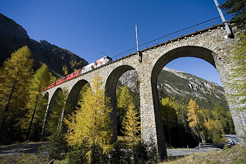 Chemins de fer rhétiques sur la voie de l’Albula/Bernina