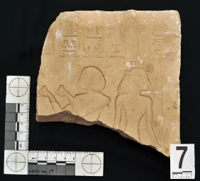 Stèle fragmentaire avec scènes de culte Roi Siptah - DéesseThèbes, Nouvel Empire, fin XIXe dynastie © Kantonspolizei Zürich