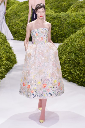 Label: CHRISTIAN DIOR, Kollektion: Haute Couture, Spring/Summer 2013, Art: Reiche Bordürenstickerei mit Blumenwiesenmotiv. © Schlaepfer, ZVG