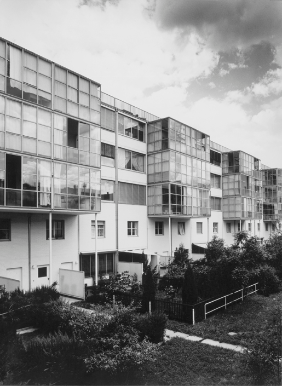 Roger Diener: Wohnbebauung Hammerstrasse Basel 1978-198, Hof mit Wintergärten. Fotografie: Christian Richters, Lili Kehl