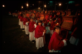 Venerdì Santo: bambini con i «trasparenti» © Adriano Heitmann